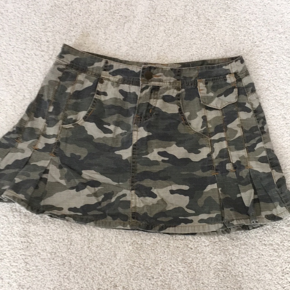 Camo mini skirt